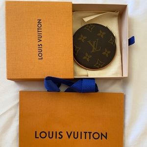 Louis Vuttion Monogram round coin purse